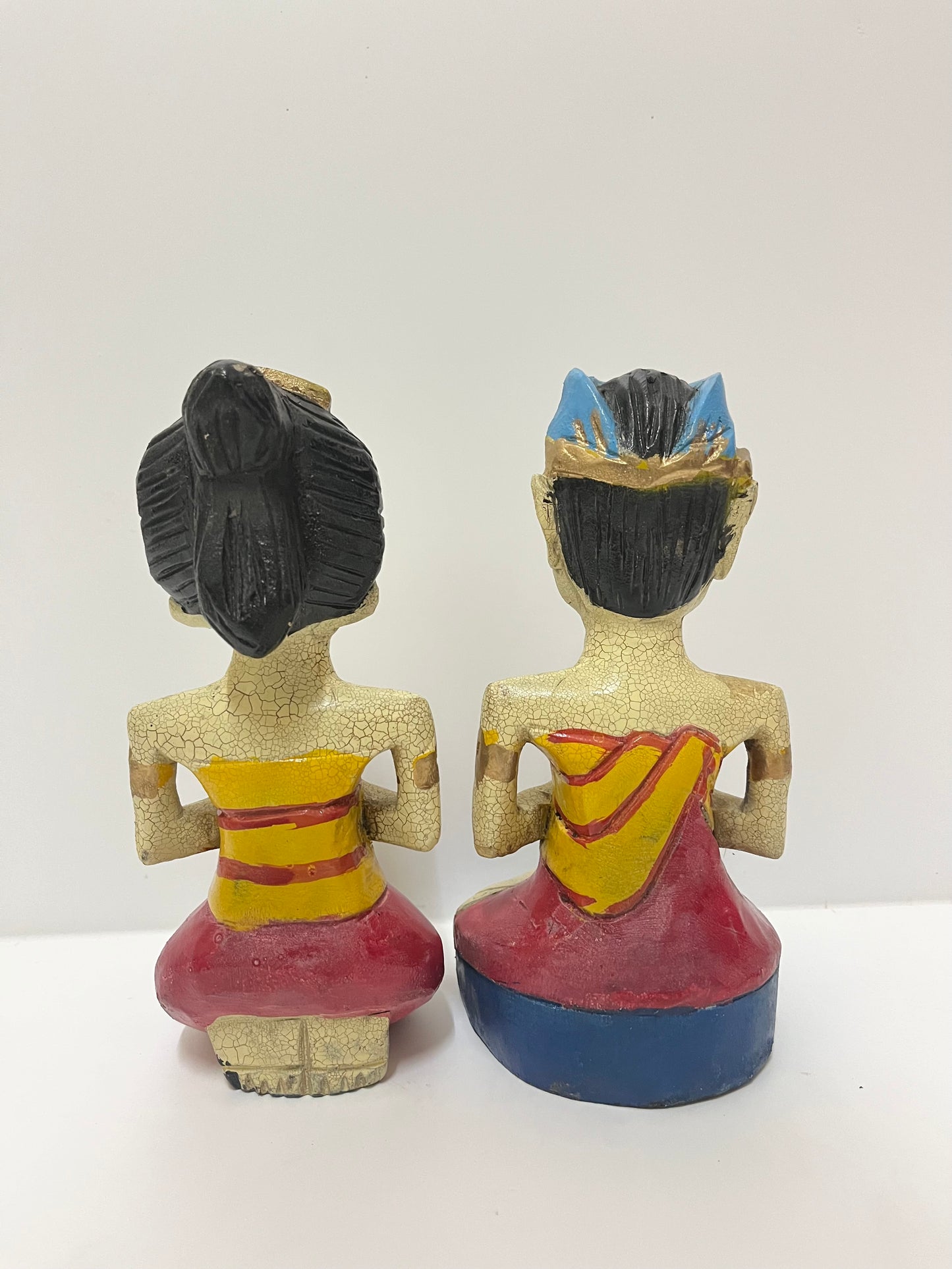 Wooden Balinese Wedding Couple Statue – Hand-Carved Cultural Home Decor