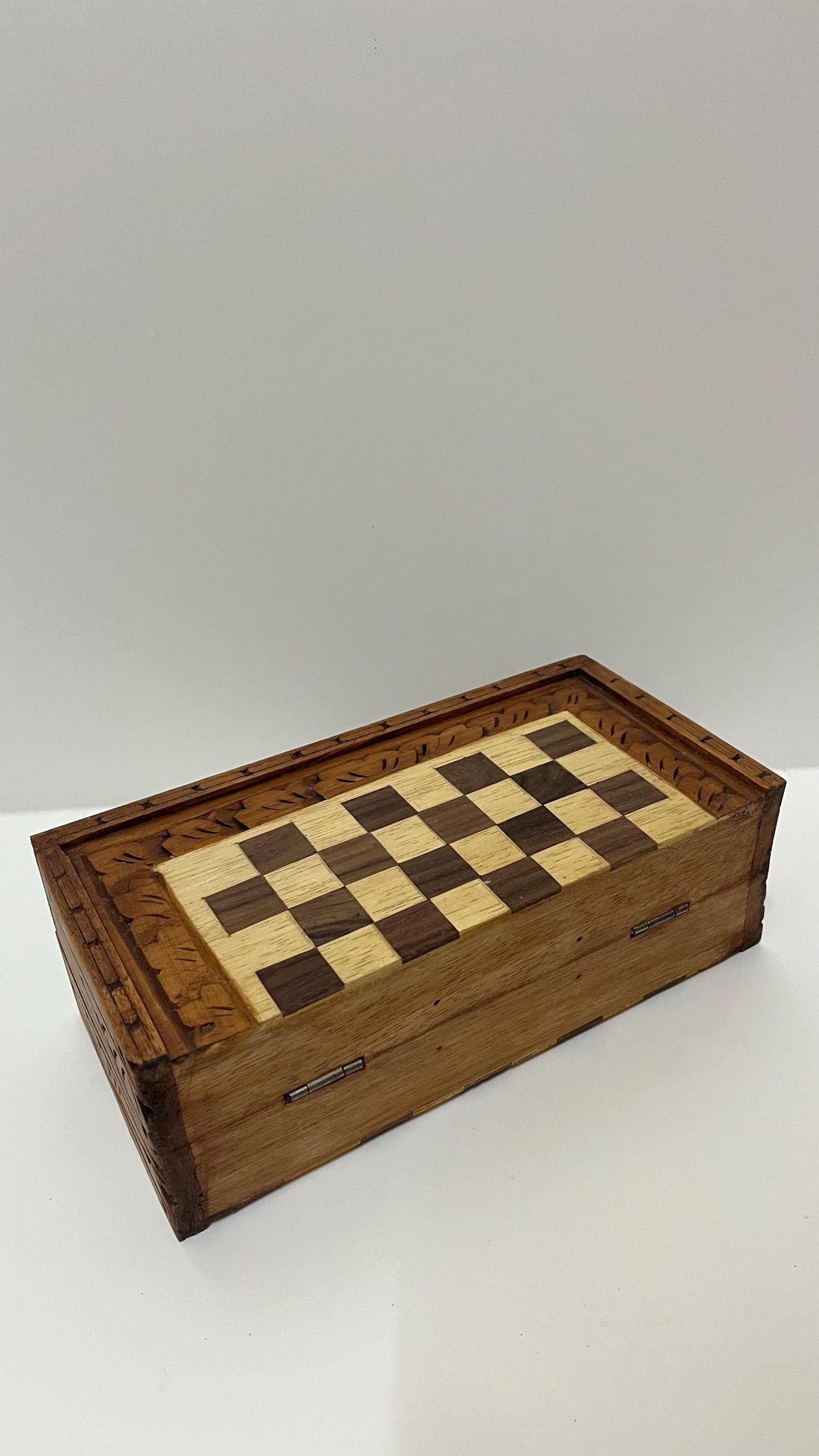 Hand-Carved Balinese Wood Chest: Artisan Keepsake Box with Chess Pawn