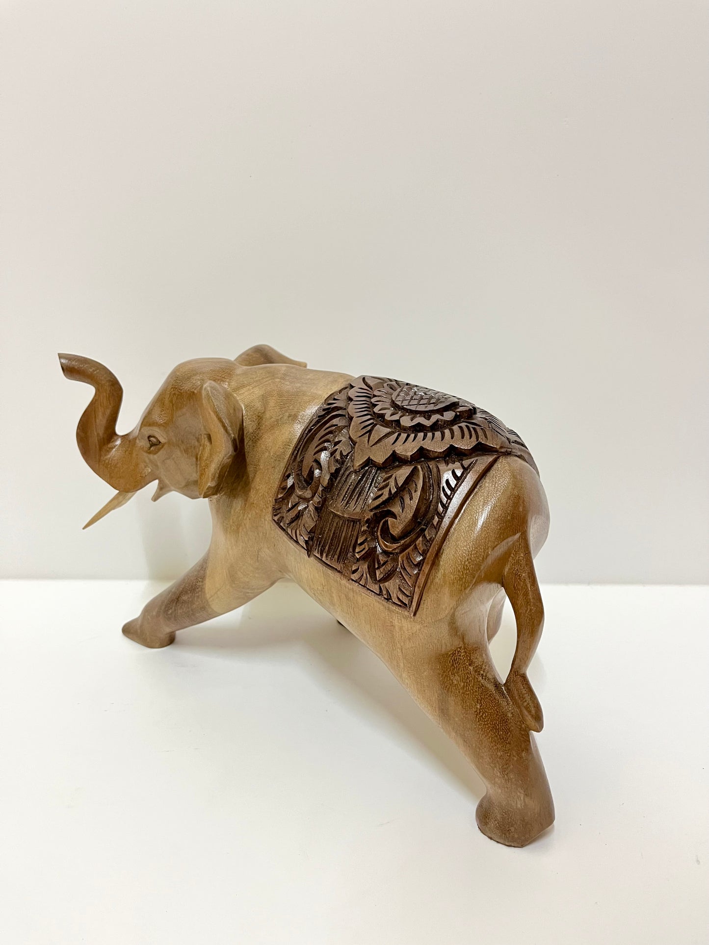 Majestic Bond – Wooden Elephant Pair Sculpture | Hand-Carved Balinese Decor