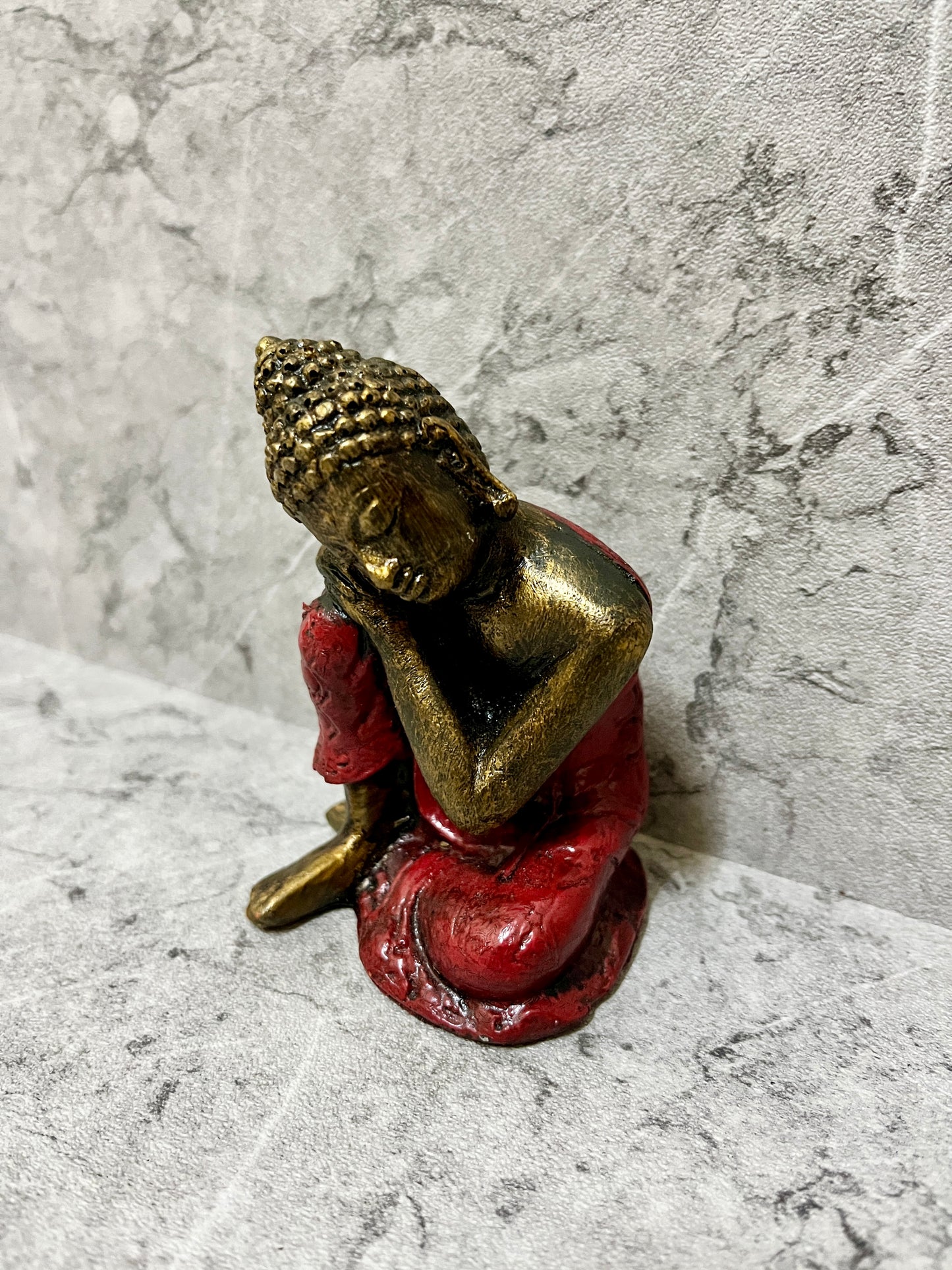 Red Robe Buddha Sculpture: Resin Meditation Figure, Peaceful Home Decor