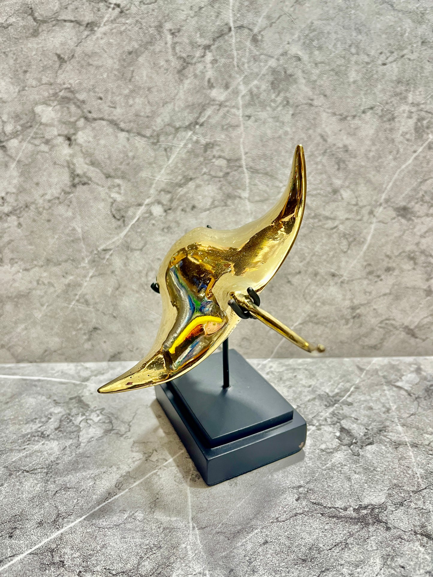 Golden Bronze Manta Ray Sculpture: Balinese Handcrafted Ocean Art