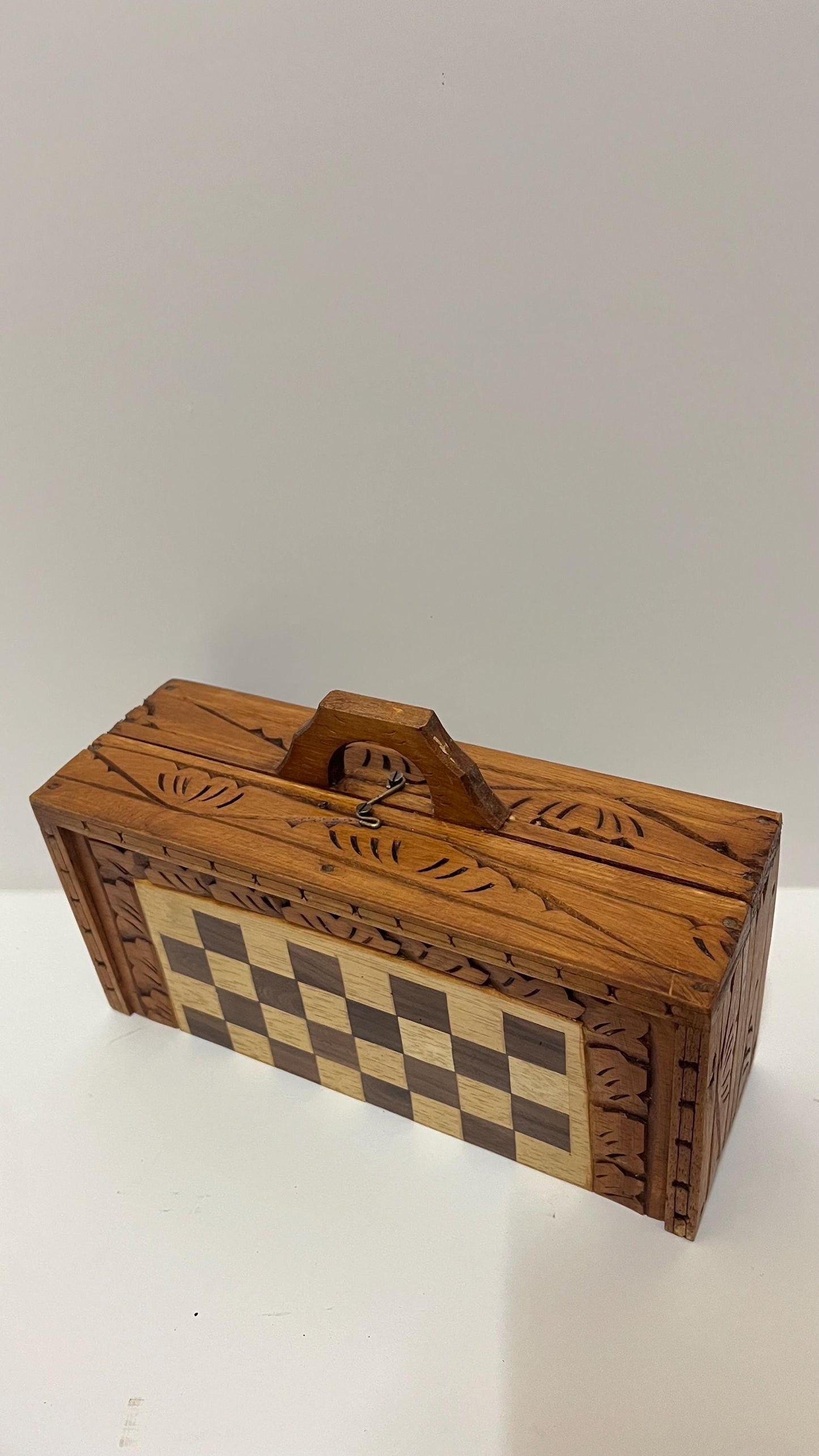 Hand-Carved Balinese Wood Chest: Artisan Keepsake Box with Chess Pawn