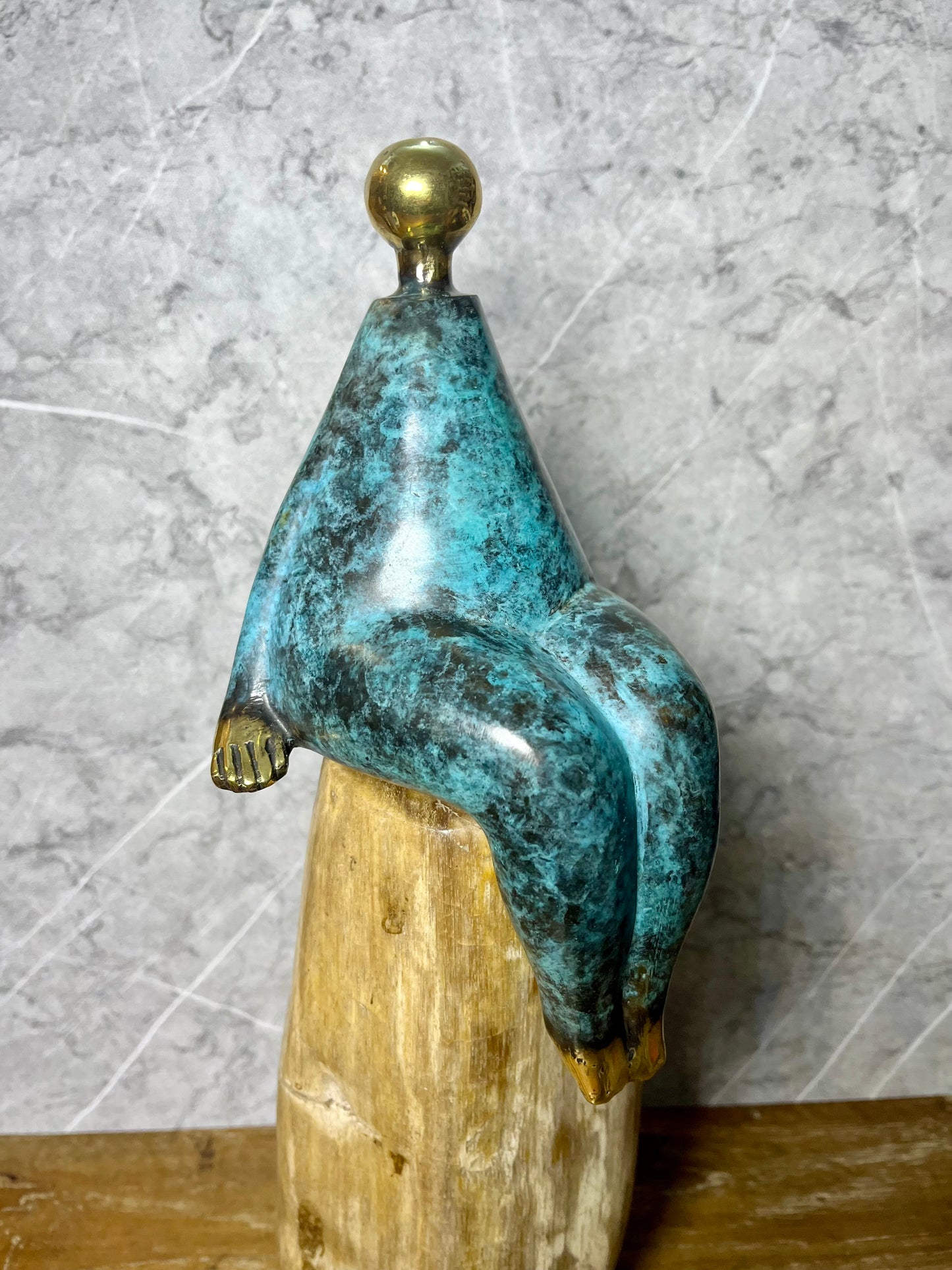 Graceful Presence – Bronze Abstract Lady Sitting | Handcrafted Curvy Figure Sculpture