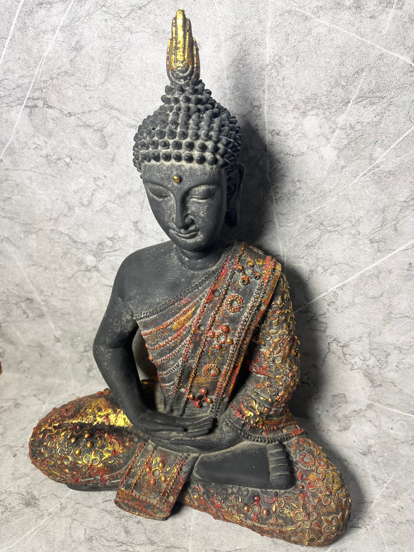 Resin Buddha Statue – Seated Meditation Figure Home Decoration