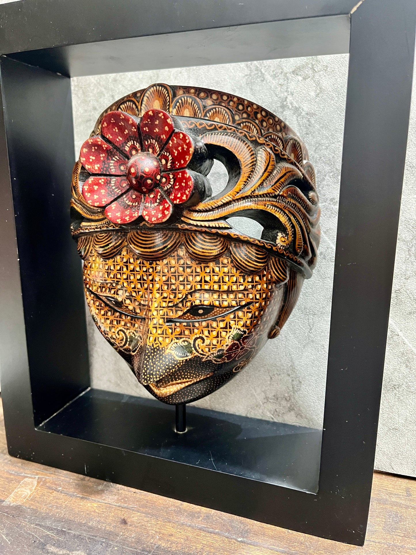 Hand-Painted Balinese Wooden Mask with Box: Traditional Sculpture Decor