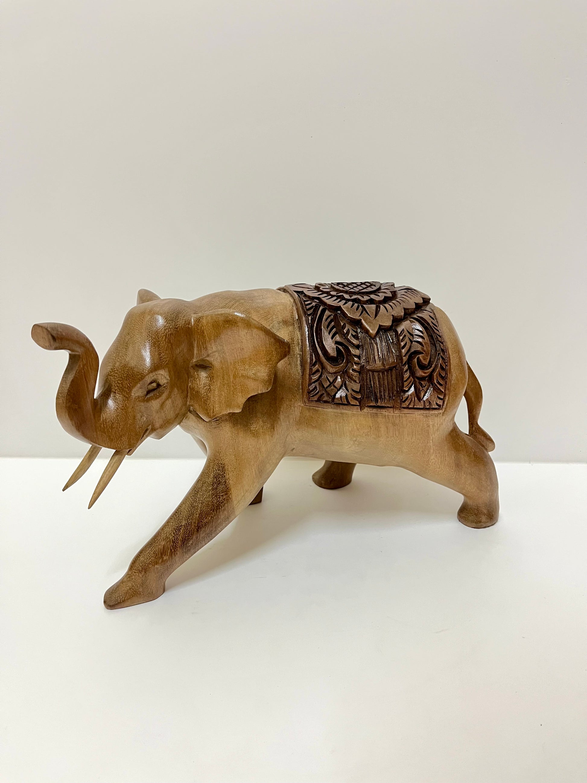 Majestic Bond – Wooden Elephant Pair Sculpture | Hand-Carved Balinese Decor