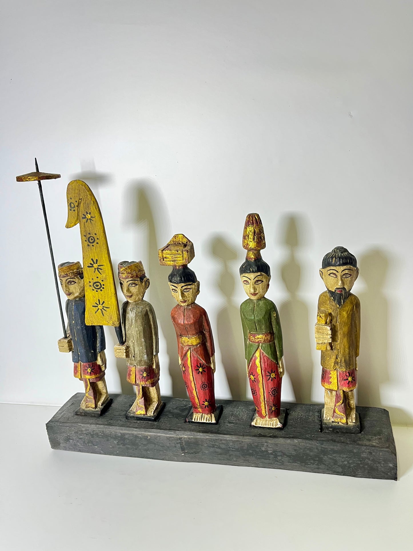 Balinese Harmony – Wooden People Figure Décor | Hand-Carved Cultural Art from Bali