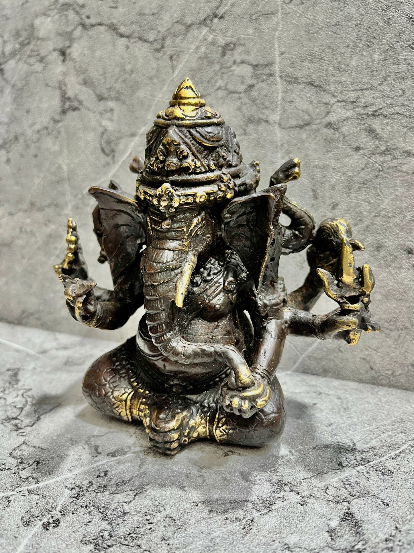 Bronze Ganesha Statue: Handcrafted Hindu God of Wisdom - Spiritual Decor