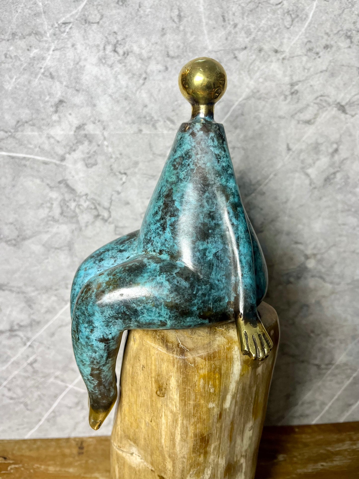 Graceful Presence – Bronze Abstract Lady Sitting | Handcrafted Curvy Figure Sculpture