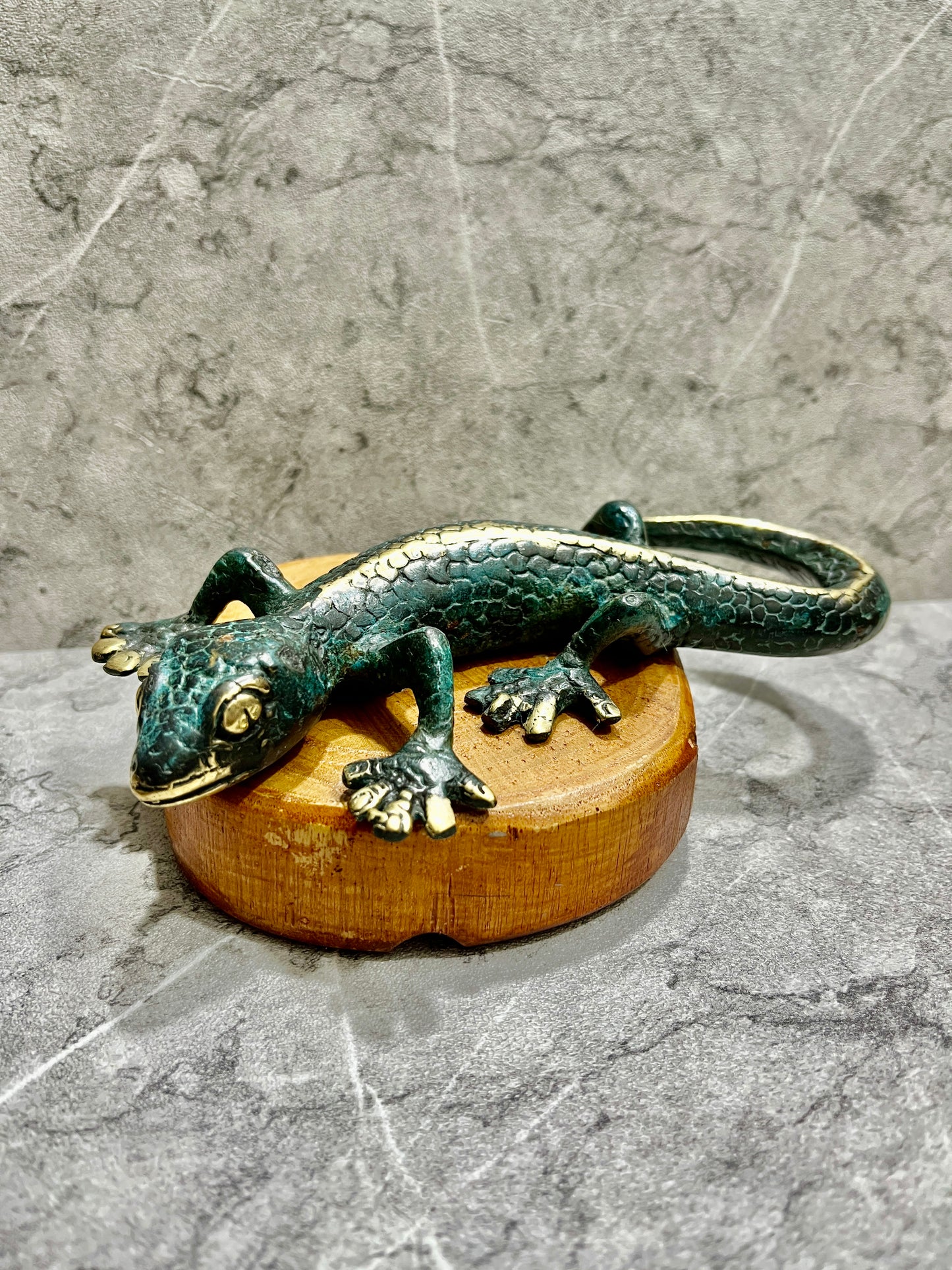Bronze Gecko Sculpture – Balinese Handcrafted Lizard Figurine Decor