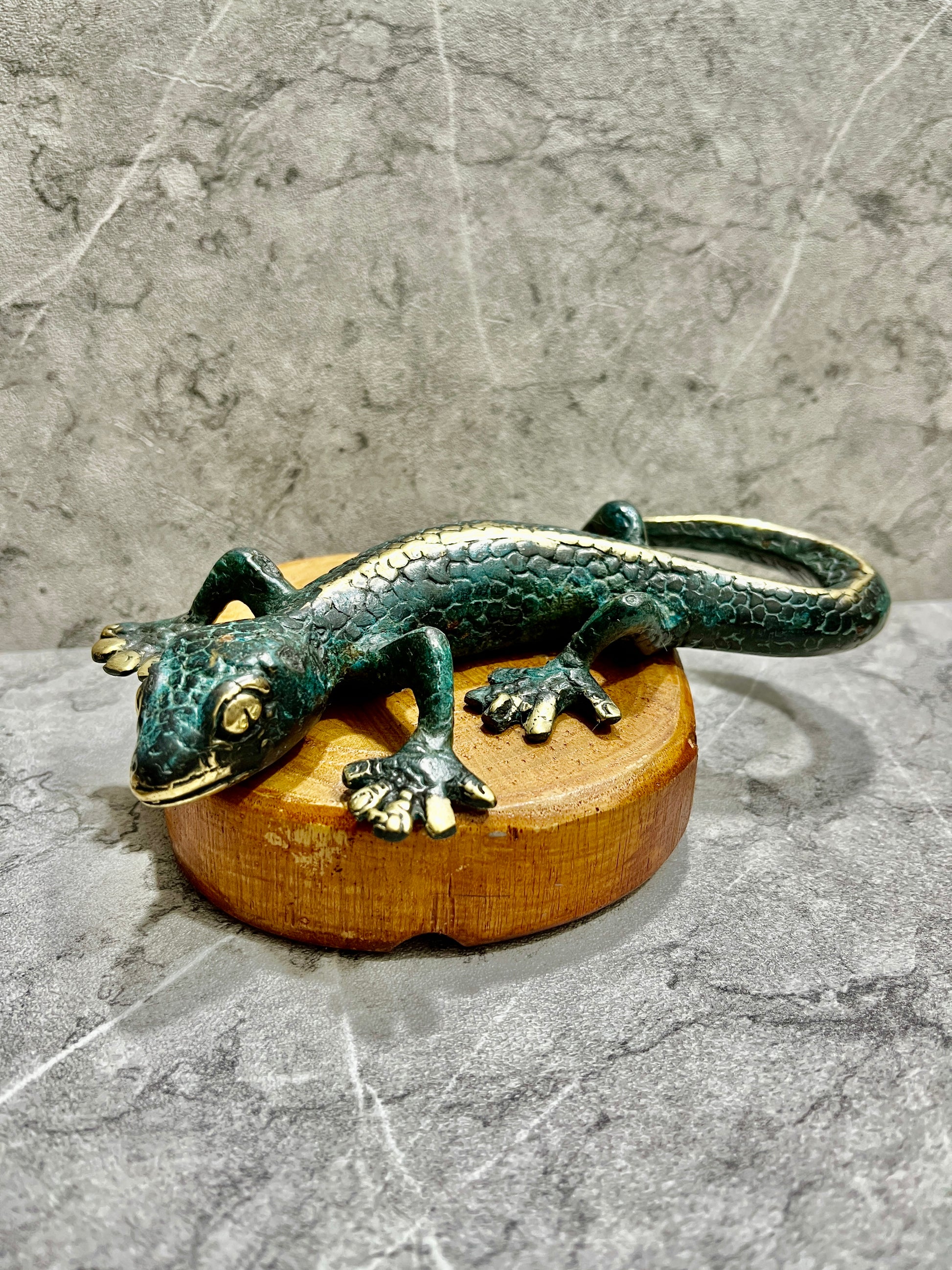 Bronze Gecko Sculpture – Balinese Handcrafted Lizard Figurine Decor