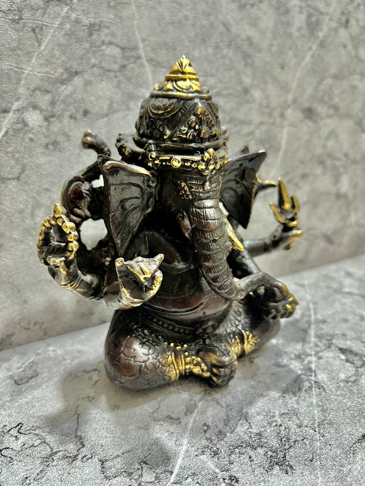 Bronze Ganesha Statue: Handcrafted Hindu God of Wisdom - Spiritual Decor