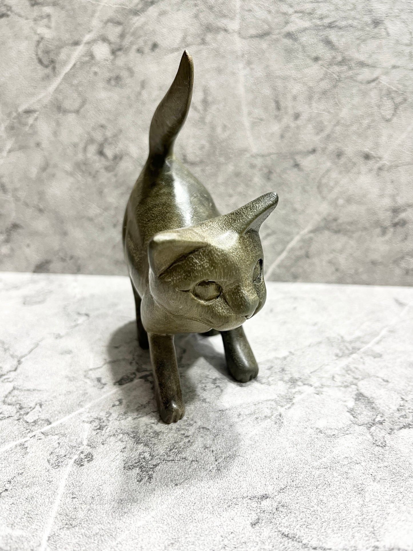 Hand-Carved Wooden Cat Sculpture: Balinese Rustic Home Decor