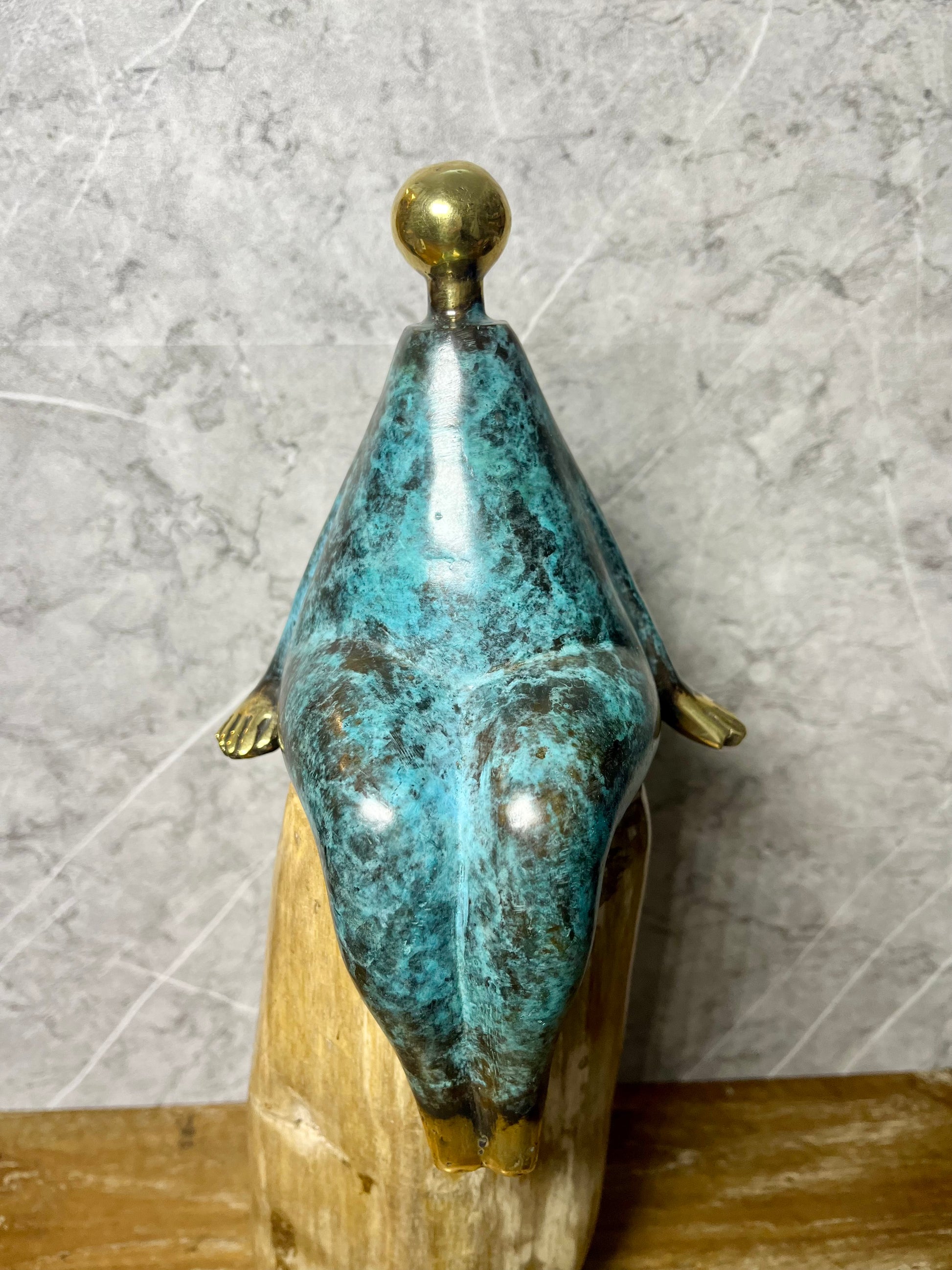 Graceful Presence – Bronze Abstract Lady Sitting | Handcrafted Curvy Figure Sculpture