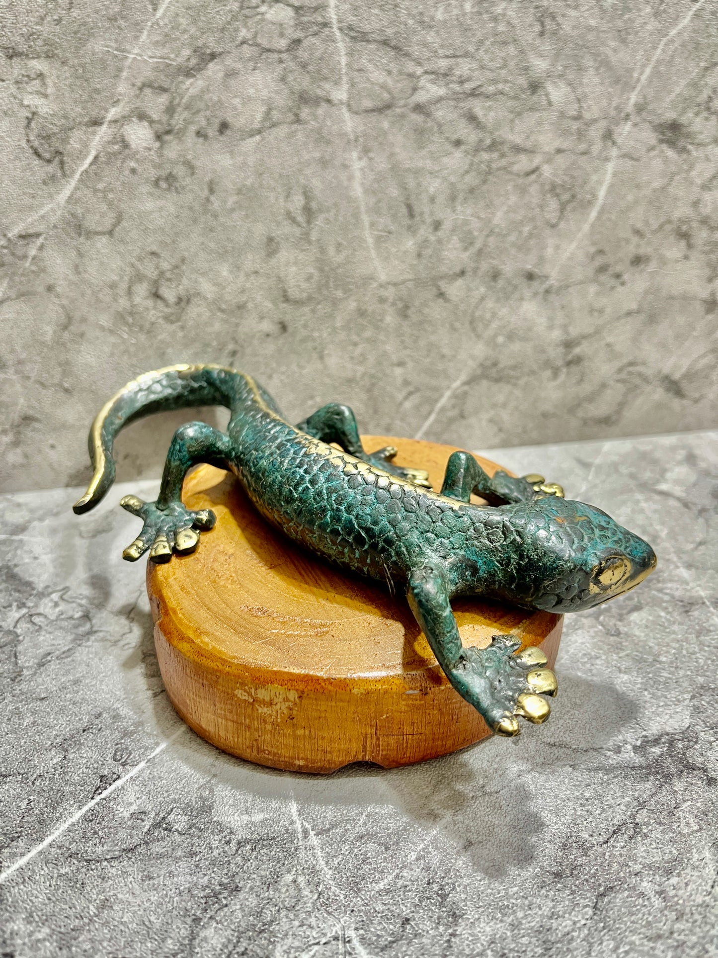 Bronze Gecko Sculpture – Balinese Handcrafted Lizard Figurine Decor