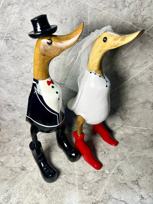 Wooden Couple Wedding Ducks – Hand-Carved Balinese Bride & Groom Figure Decoration