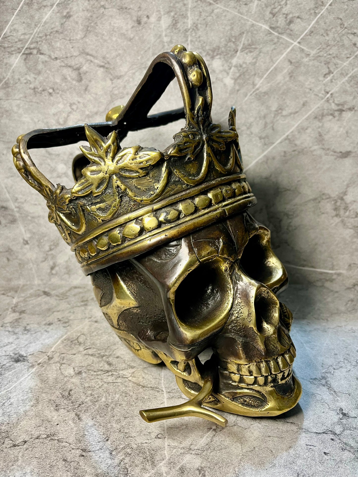 Bronze Crowned Skull Sculpture: Gothic Royal Decor