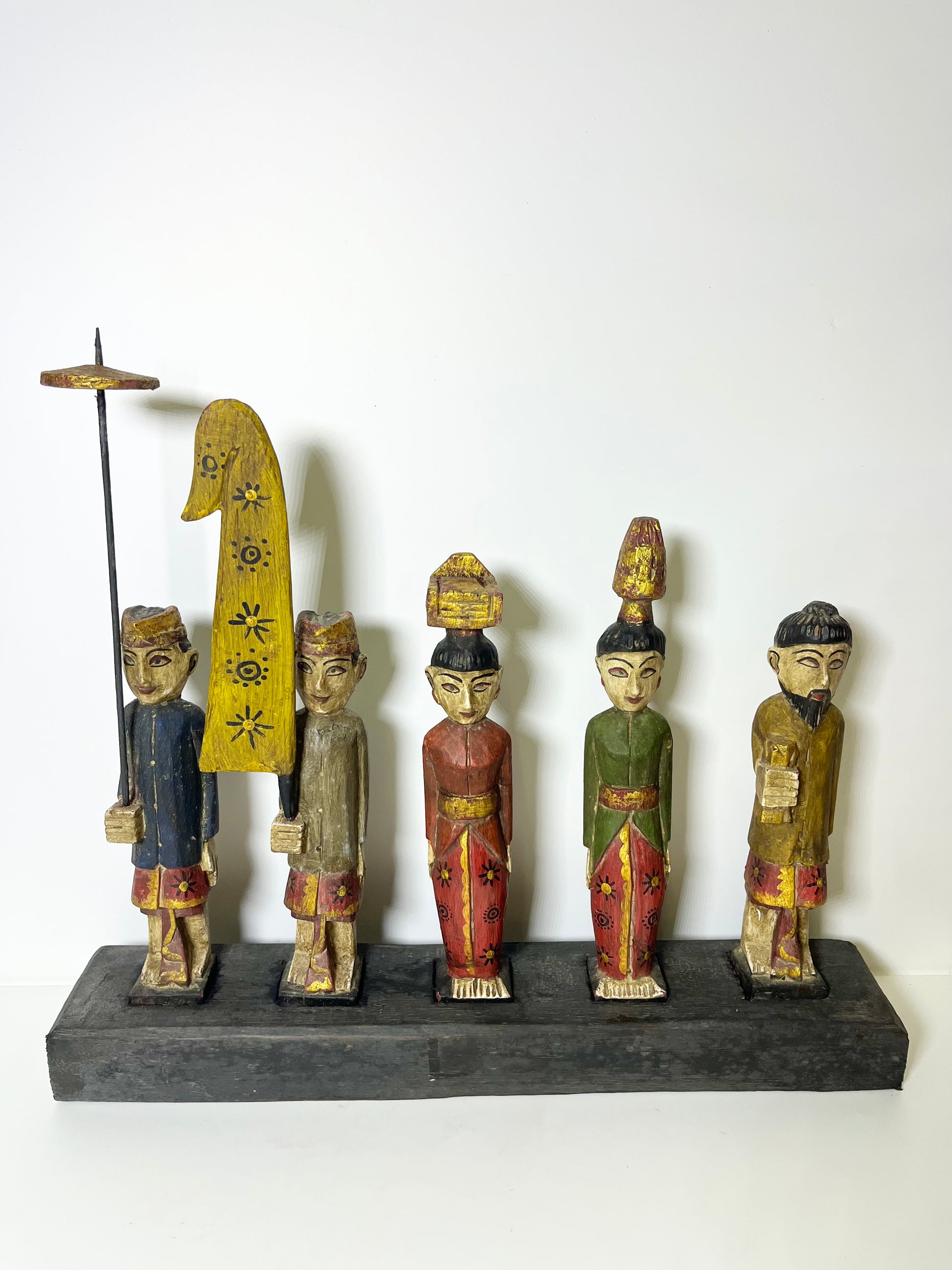 Balinese Harmony – Wooden People Figure Décor | Hand-Carved Cultural Art from Bali