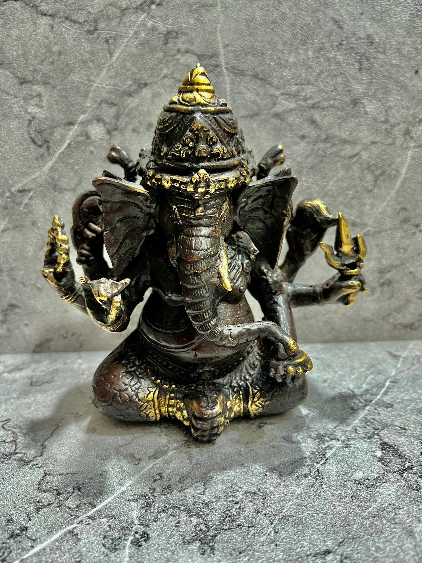 Bronze Ganesha Statue: Handcrafted Hindu God of Wisdom - Spiritual Decor