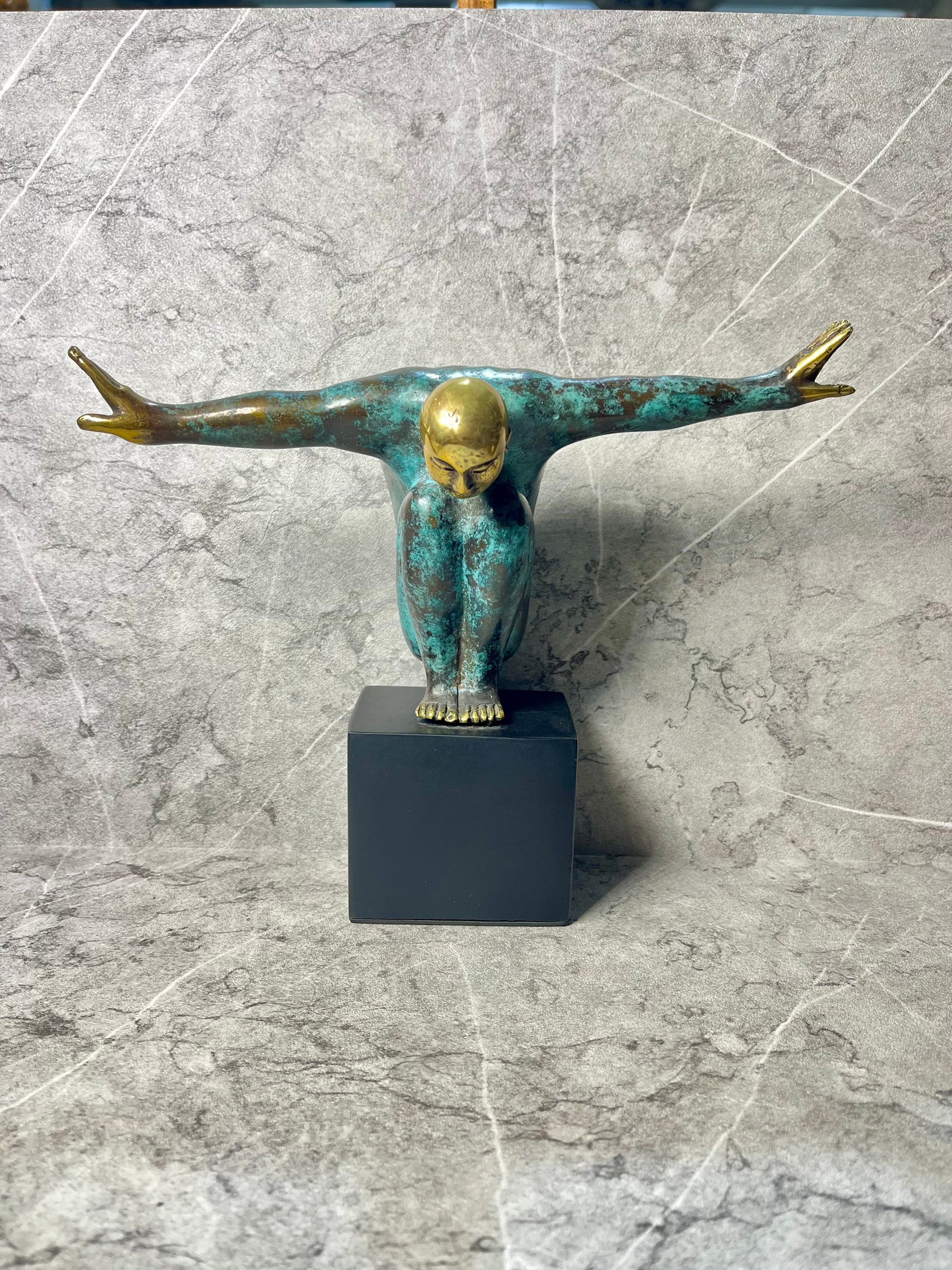 Moment of Focus – Bronze Abstract Figure | Handcrafted Patina Art on Pedestal