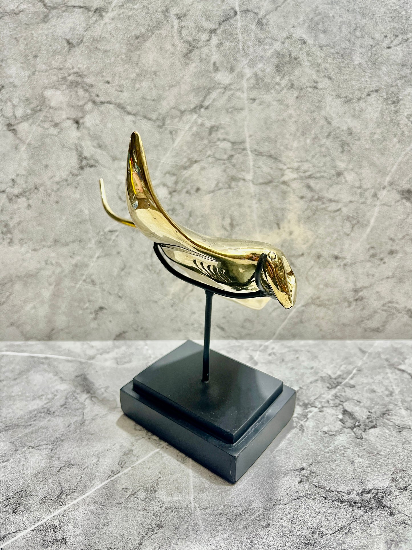 Golden Bronze Manta Ray Sculpture: Balinese Handcrafted Ocean Art