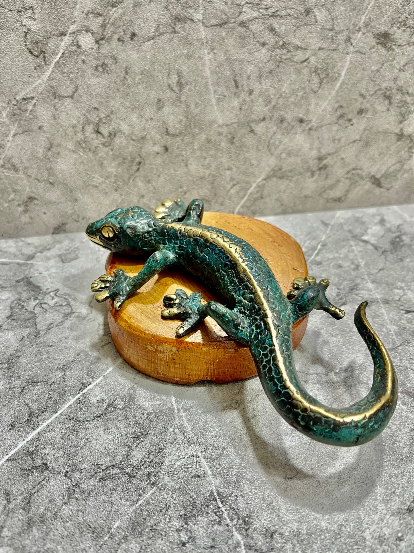 Bronze Gecko Sculpture – Balinese Handcrafted Lizard Figurine Decor