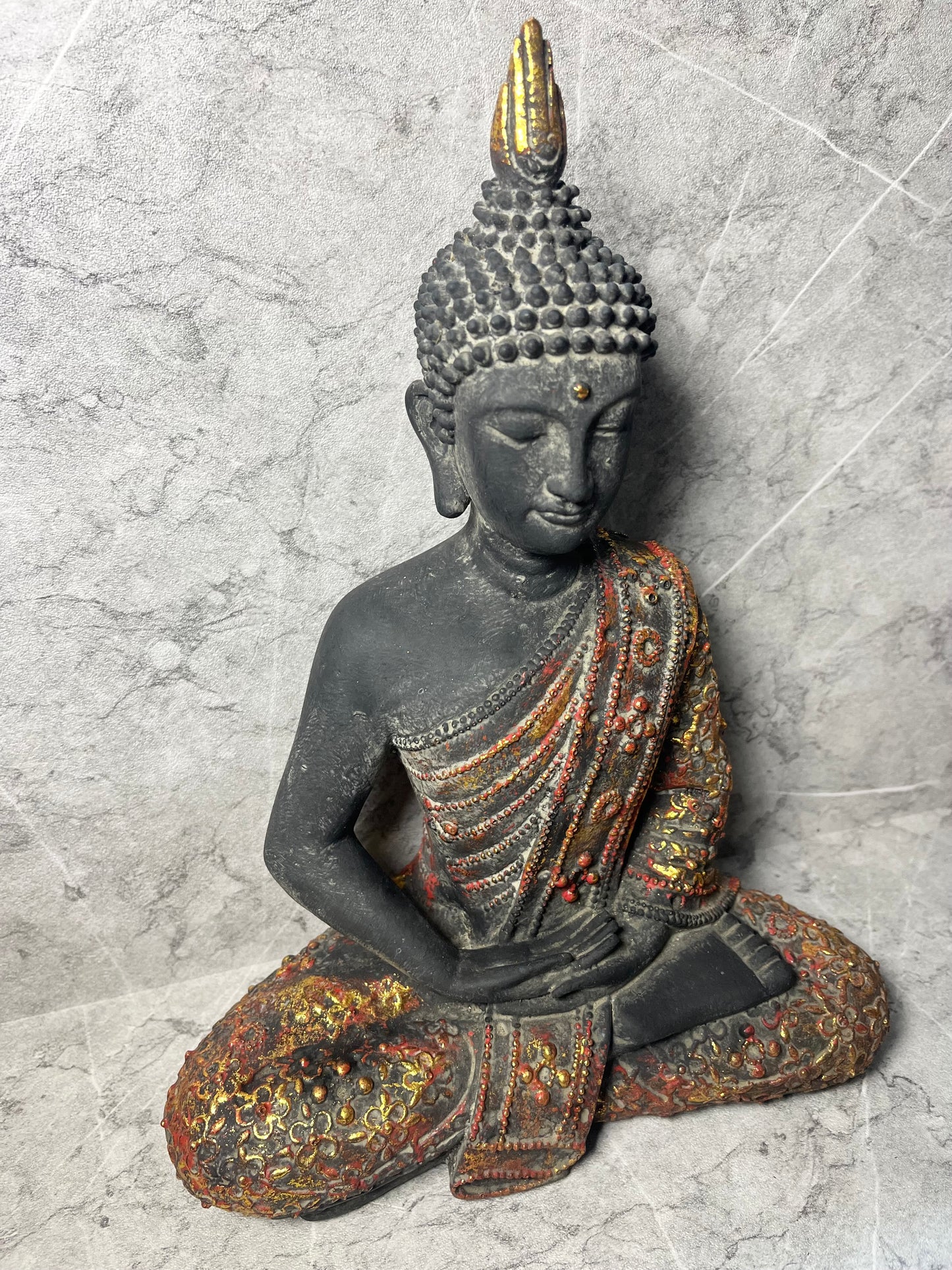 Resin Buddha Statue – Seated Meditation Figure Home Decoration
