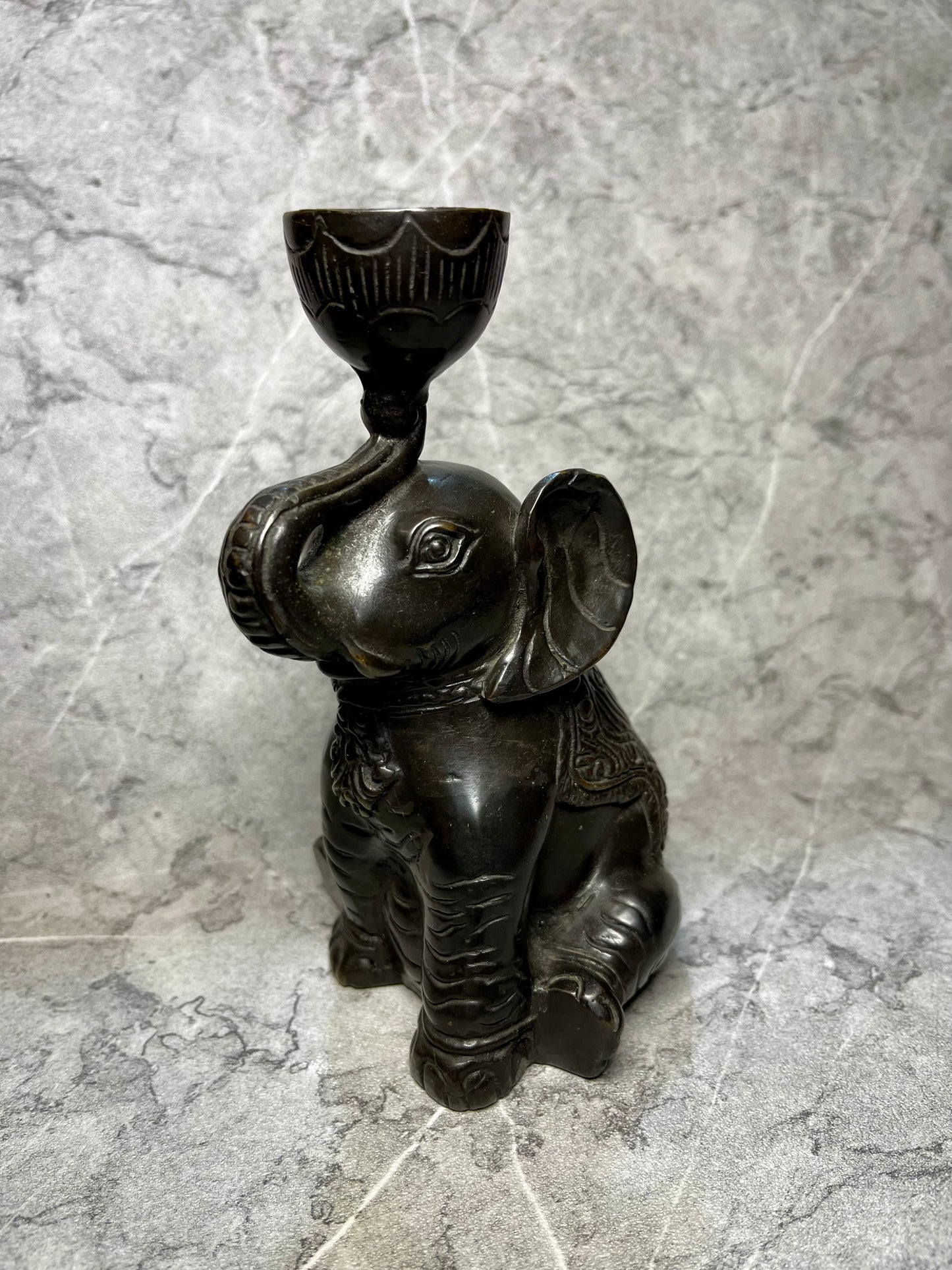Abstract Bronze Elephant Candle Holder: Artistic Home Decor