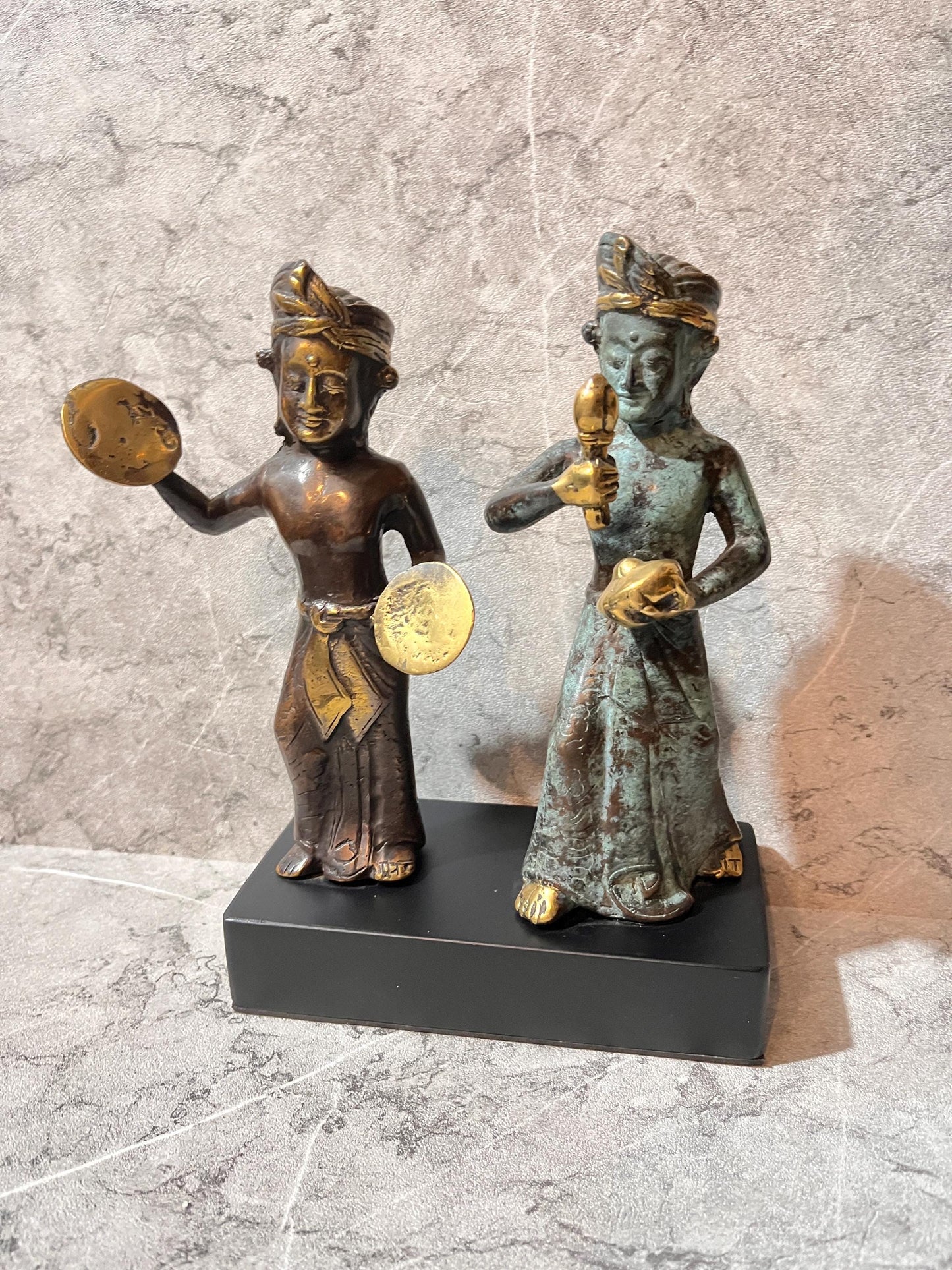 Bronze Balinese Musicians Figure – Handcrafted Dual Sculpture on Iron Stand | Traditional Cultural Art Decoration
