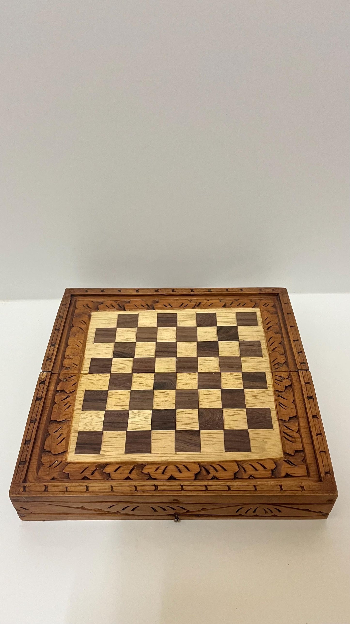 Hand-Carved Balinese Wood Chest: Artisan Keepsake Box with Chess Pawn
